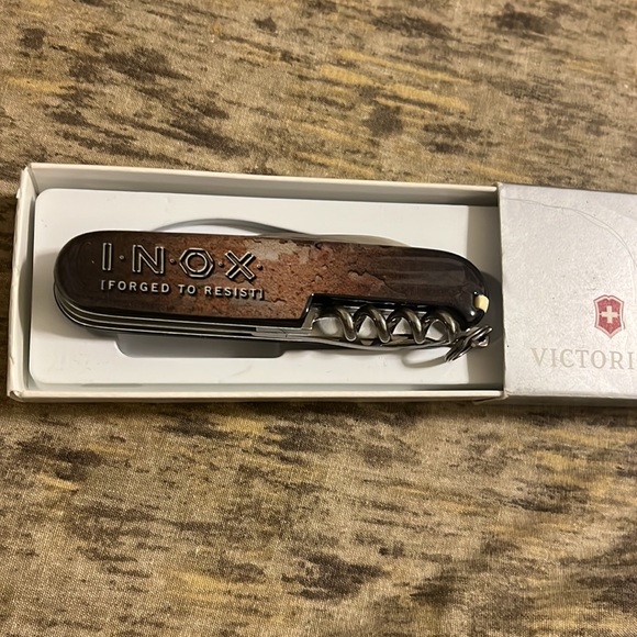 NEW Victorinox RARE ‘Limited Edition’ collectible - Picture 3 of 11